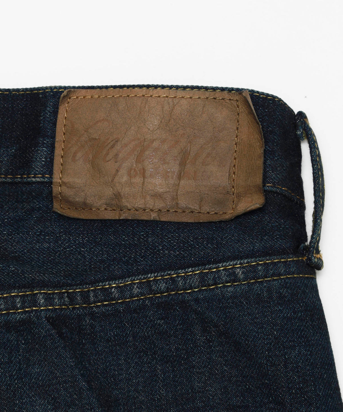 CLASSIC DENIM REGULAR STRAIGHT JEANS